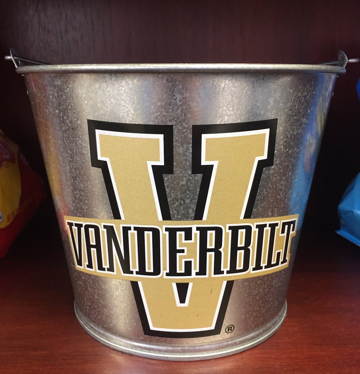 BGriebMD's tweet photo. Big day for @VUMCMedicineRes #CandyRounds: a new bucket! Iβll be taking nominations for the name of the bucket (or the rounds). Thanks team for all the amazing work you do!!! @BipinSavani @DrJohnMcP https://t.co/0sD6MsZoUR