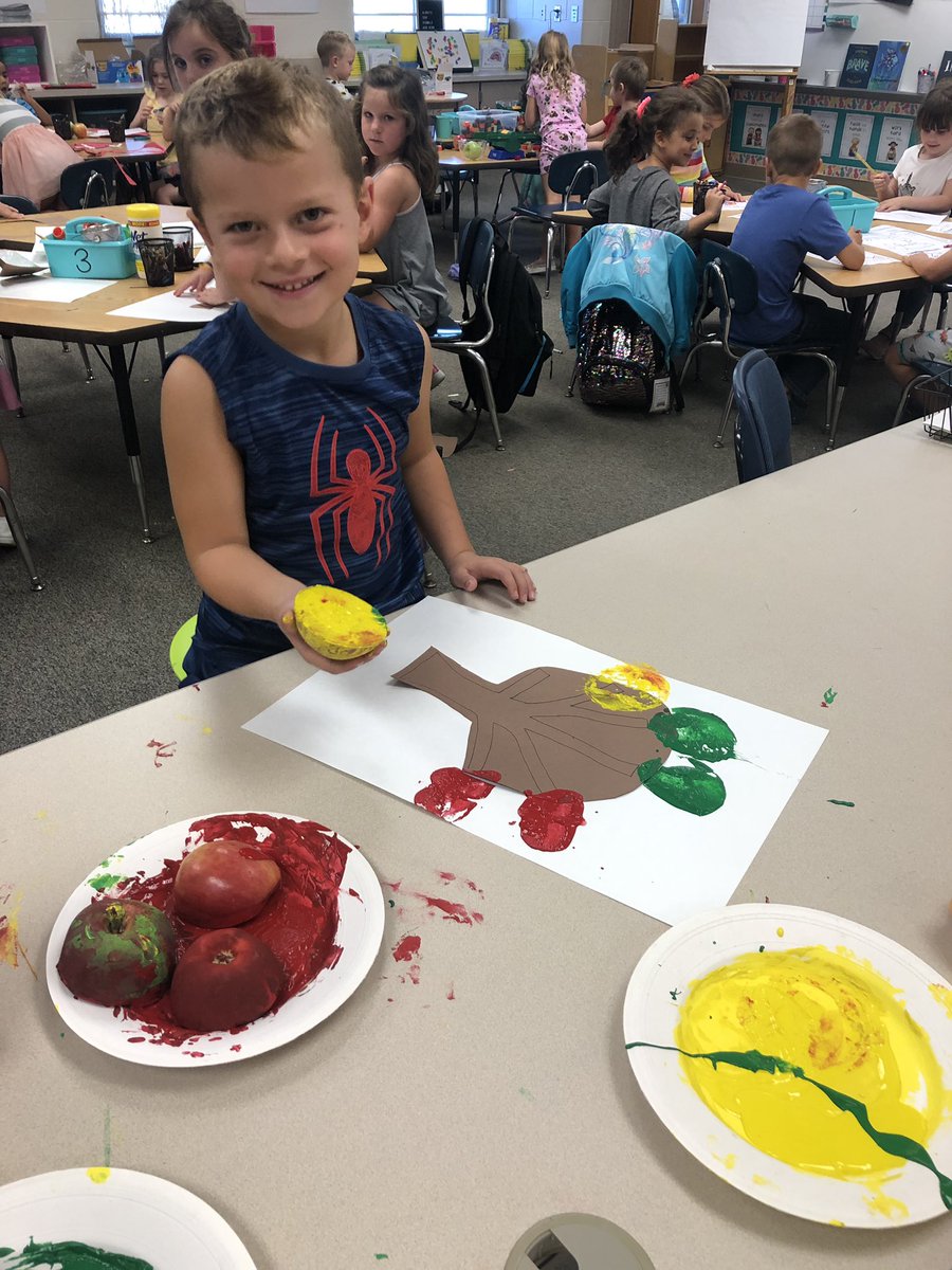 kobrienCBSD's tweet photo. Today was Apple Day in Kindergarten!! We got a little messy, learned a lot, and had a whole bunch of fun! 🍎🍏 @CBGrovelandEl https://t.co/HiShR5T4fQ