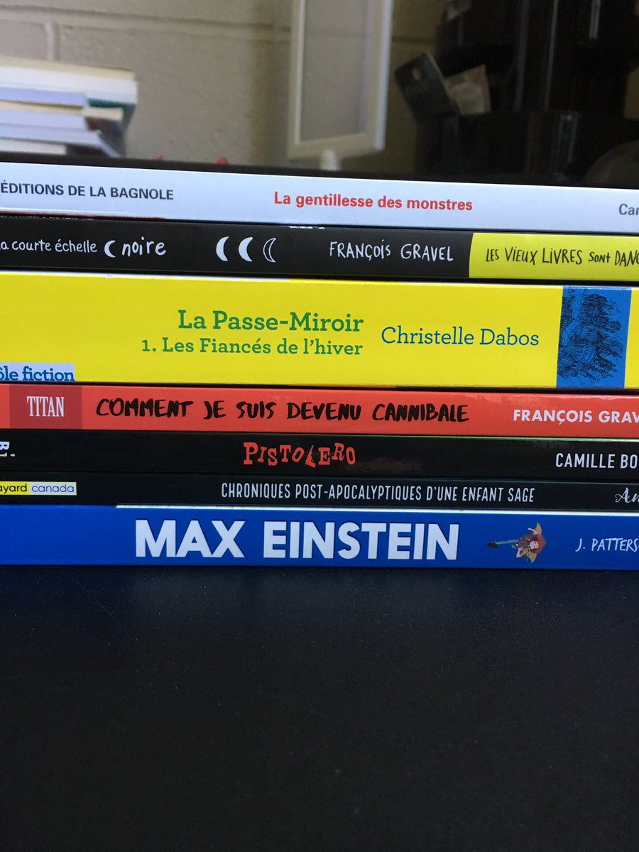 kaitlinmlewis's tweet photo. Les nouveaux livres pour notre bibliothèque de classe grâce aux anciennes familles de @SWO_HWDSB #millemercis #onlitplusfort #litteraturejeunesse #indigogiftcardsarethebest https://t.co/yB7OAxgvna