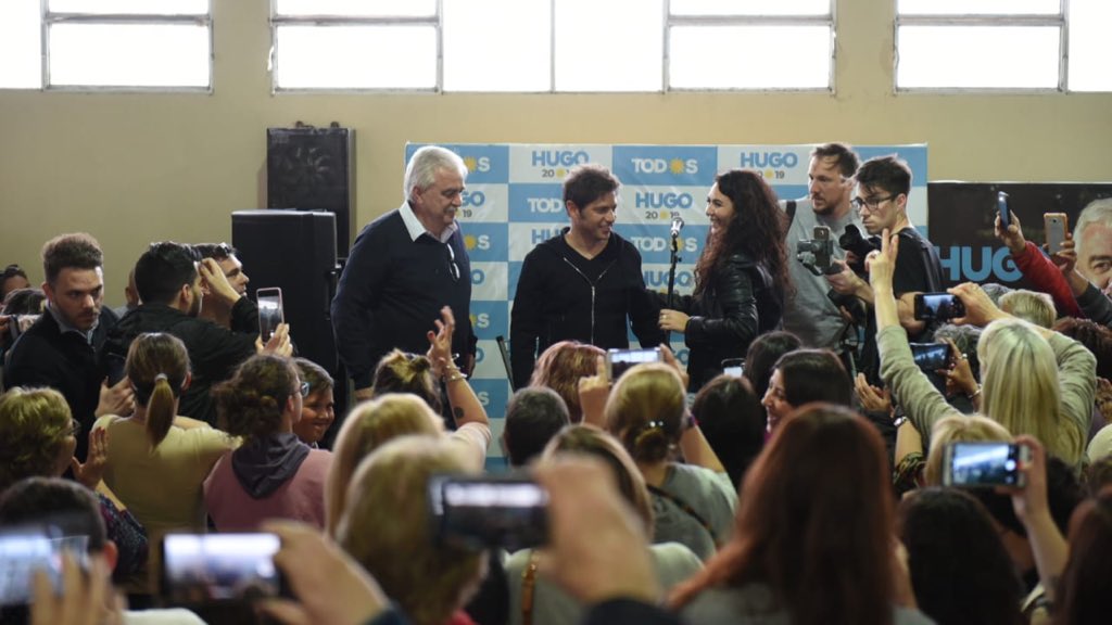 MarisolMerquel's tweet photo. Emotivo encuentro con @Kicillofok @HugoCorvatta y cientos de vecinos y vecinas del distrito de #Saavedra en el Club Peñarol. Estamos convencidos que, con el aporte de cada familia, vamos a poner de pie la #Argentina, la Provincia y la región. 

#AlbertoPresidente
#AxelGobernador https://t.co/7MbnEpEX3G