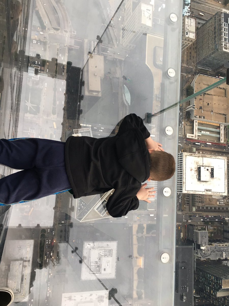 frau_johnson's tweet photo. Whoa! That’s high up! @SkydeckChicago #stcgapp @StCharlesEast @StCharlesD303 https://t.co/nQNYpClU3e