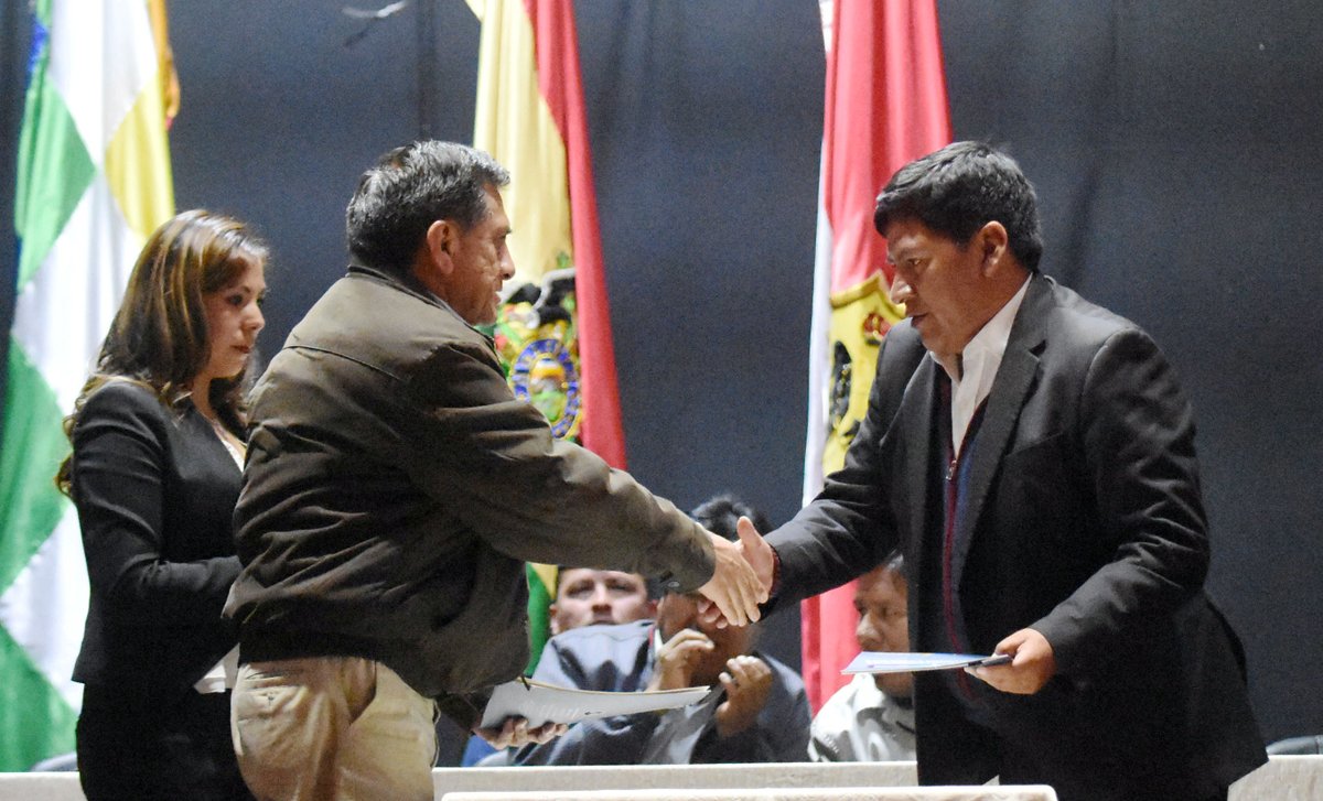 Diputados_Bol tweet picture