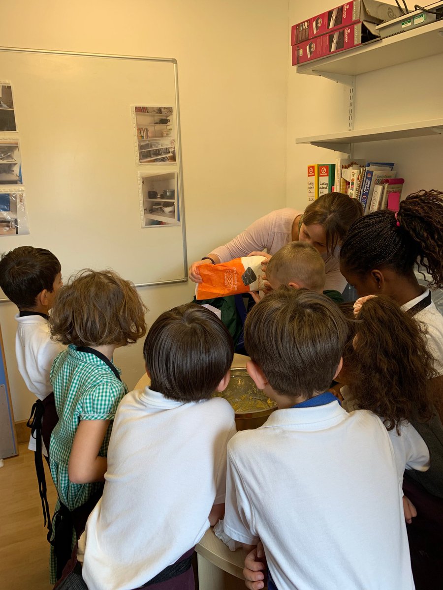 StapleHillPS's tweet photo. KS1 enjoyed baking Rock Cakes as part of their โHow Do We Know?โ topic. #CoolCollaboration https://t.co/NOBAiQCRxo