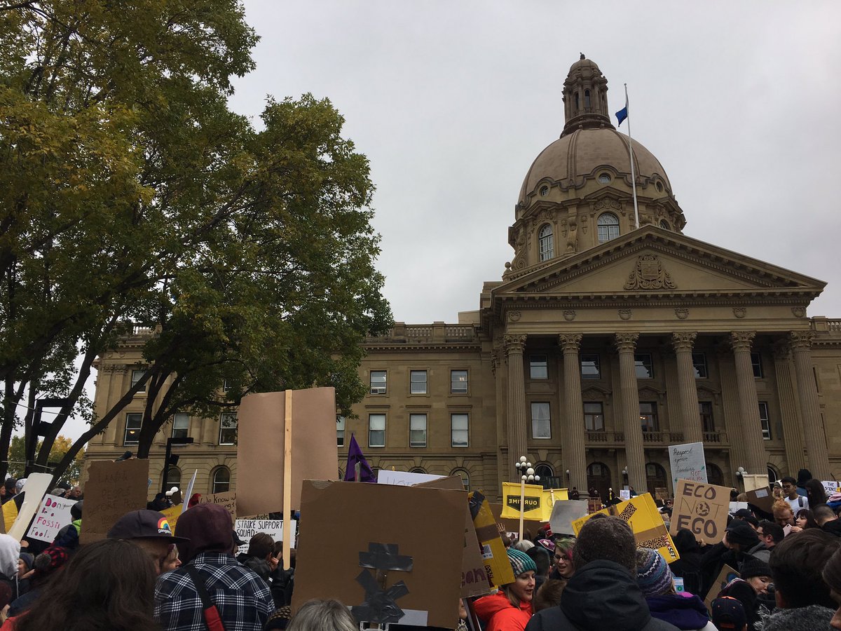 ABActivist's tweet photo. Crowds at #ableg for Edmonton #ClimateStrike.  #ClimateChange #ClimateStrikeEdmonton #yeg https://t.co/4wZdlqd8HX
