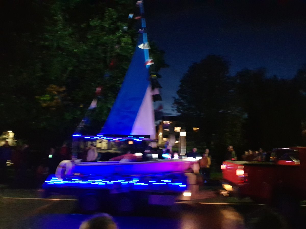pattersonboat's tweet photo. Great night at Kendal Torchlight! #boatfloat https://t.co/XfUsTd9LZk