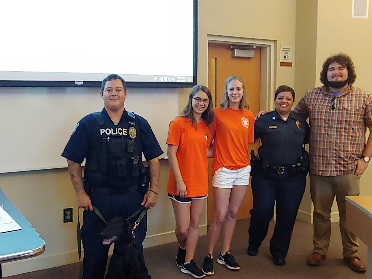 CU_Police's tweet image. Meet Luna, Sgt. Young and CUPD'S EOD K-9 Handlers, Officer Heatherly and Officer Arredondo and a few of Clemson University's finest students.