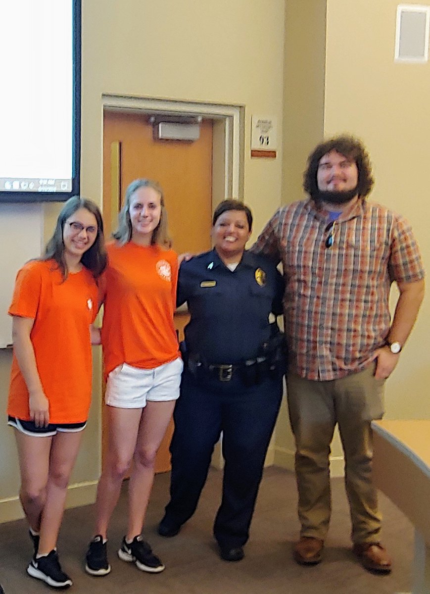 CU_Police's tweet image. Meet Luna, Sgt. Young and CUPD'S EOD K-9 Handlers, Officer Heatherly and Officer Arredondo and a few of Clemson University's finest students.