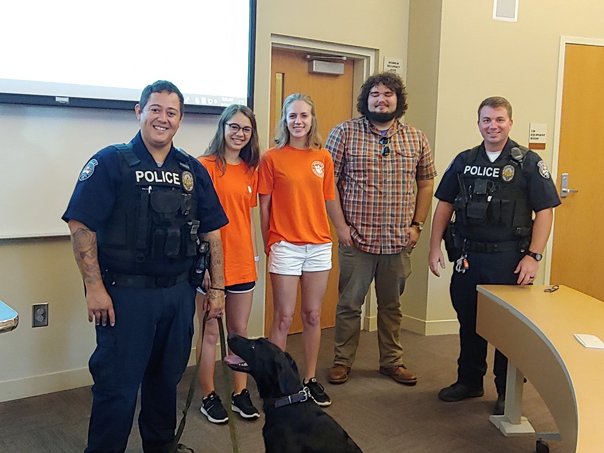 CU_Police's tweet image. Meet Luna, Sgt. Young and CUPD'S EOD K-9 Handlers, Officer Heatherly and Officer Arredondo and a few of Clemson University's finest students.