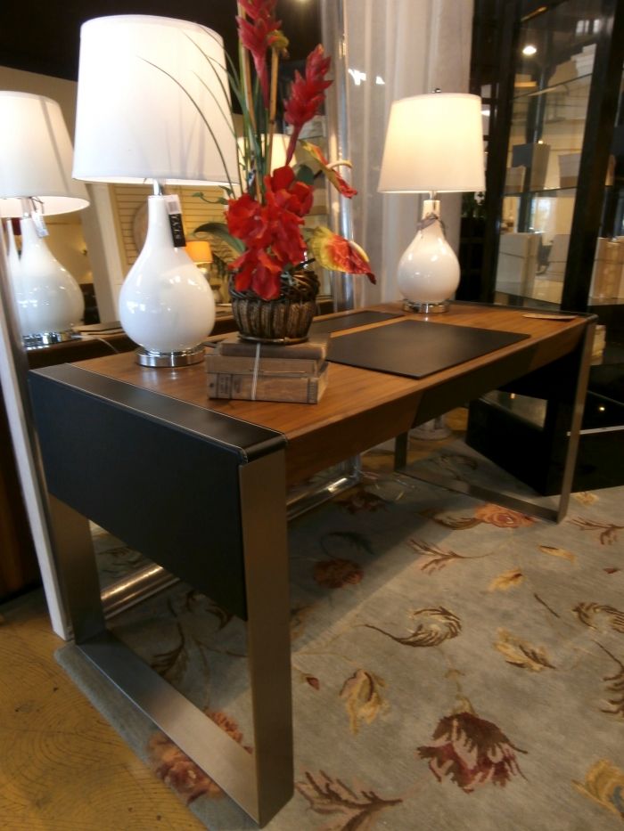 ConsignmentTMP's tweet image. Scan Design Monarch desk in walnut with metal base and black leather with white stitching brings a contemporary and modern look to any workspace! 

#themissingpiece #ScanDesign #walnut #desk #leather #modern 
bit.ly/2lO2QwT