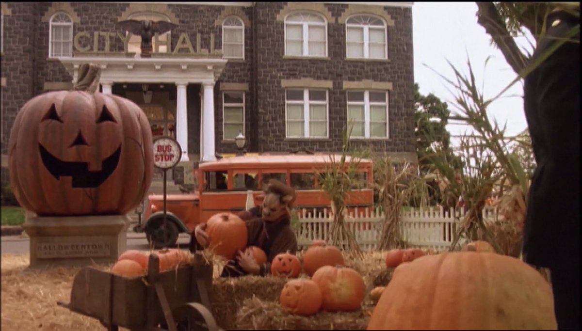 HorrorFlickss's tweet photo. Halloweentown (1998) https://t.co/iUxlCr6EiD
