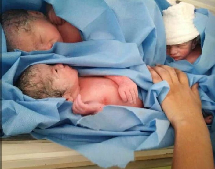 Hoy nuestros profesionales de salud del hosp univ de Coro Dr Alfredo Vangrieken realizó cesárea a paciente quien estuvo hospitalizada en dicho centro trayendo al mundo estas trillizas Corianas! No nos detrendran seguiremos protegiendo al pueblo <a href="/vclarkb/">Víctor Clark Boscán</a> <a href="/NicolasMaduro/">Nicolás Maduro</a> <a href="/MPPSalud/">MPPS</a>