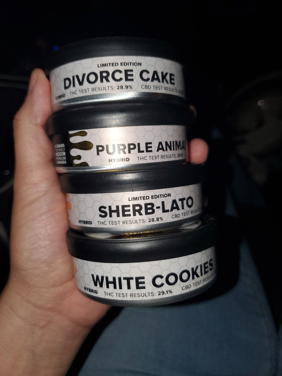Looksbylinaa_'s tweet photo. I choose quality over quantity anytime ๐๐ฅ What yall smokin on ?
#divorcecake #purpleanimalcookies #sherblato #whitecookies #nobrokesmoke #honeystash https://t.co/RYnHPDO9tG