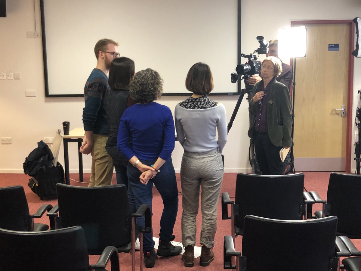 MRC_LMS's tweet photo. Next we had Lois Bentley, Riko Yasumiya and Rose Mengmei Zhou from @csm_news presenting their collaborative work with Jonny Jackson from @KingsCollegeLon . They have been looking at #APictureofHealth and understanding machine learning and artificial intelligence #AI #sciart https://t.co/lx5foV6bZu