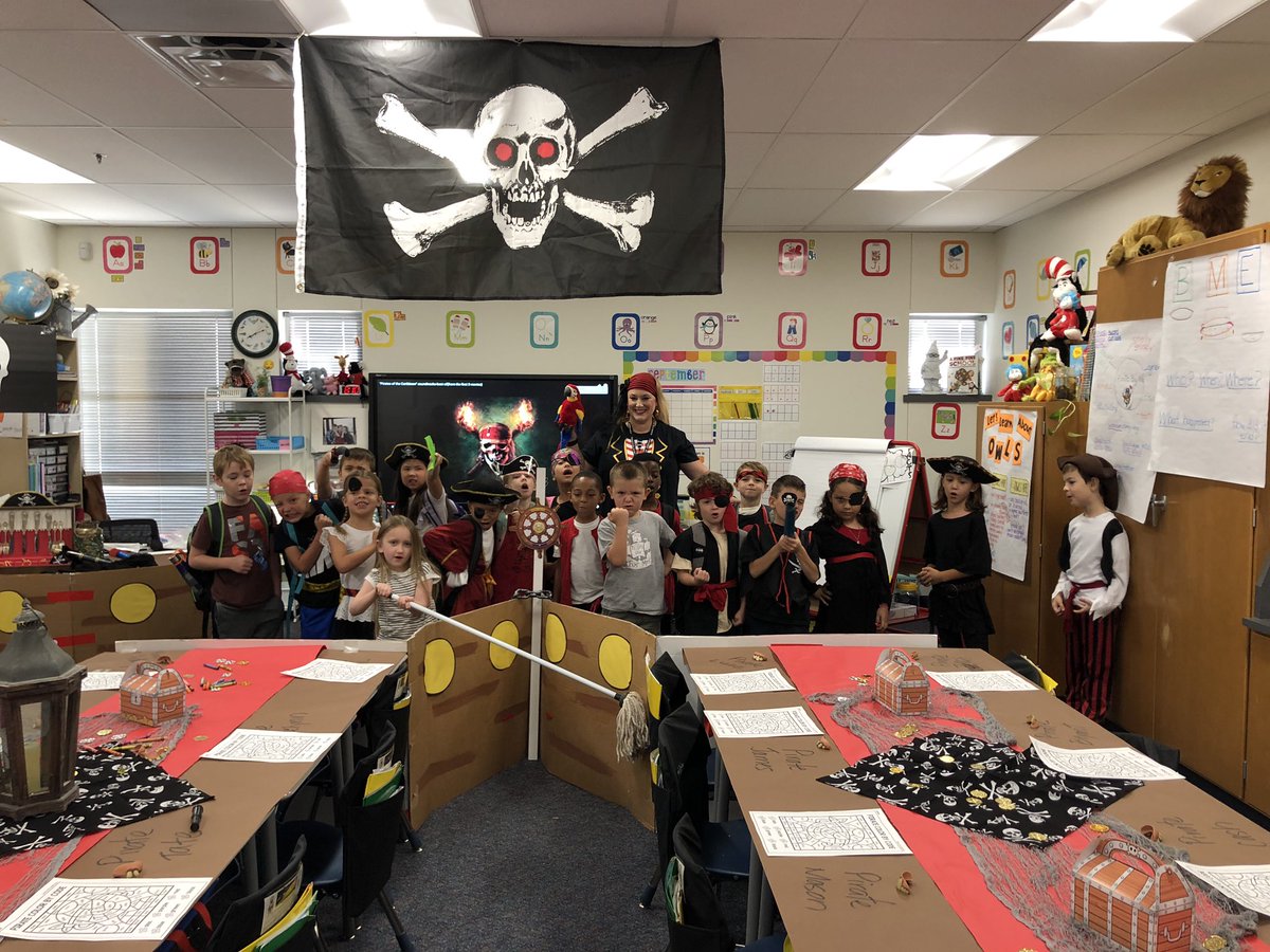 peggyperret's tweet photo. Pirate day in First Grade! #talklikeapirate #wolwol @wolfordcampus https://t.co/1PbgHUzR35