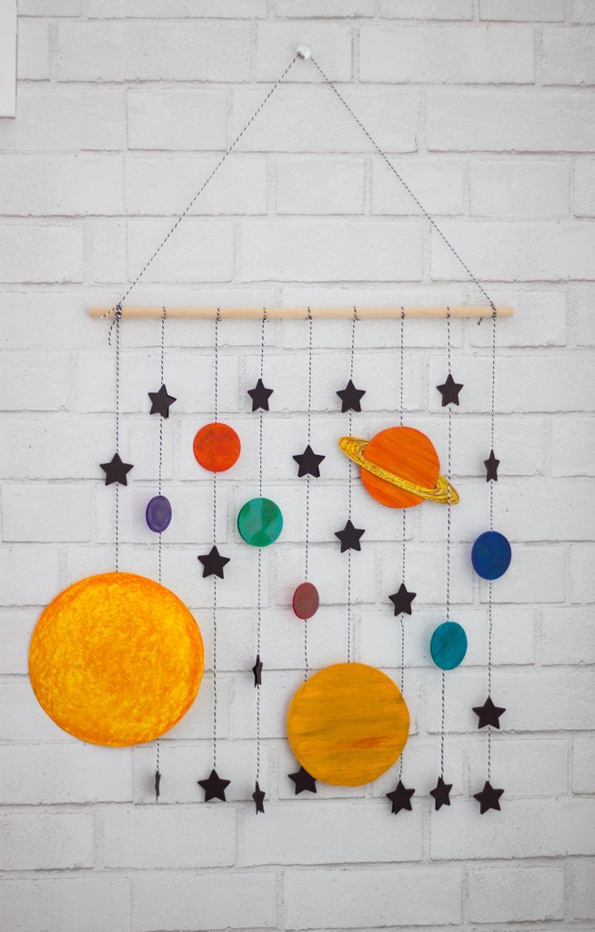 ABColorize's tweet photo. Colorful projects that is out of this world are available on https://t.co/DHlgZybuW2! Like this old favorite by Honeybear Lane, you can create an amazing space mobile wall art here: https://t.co/oLAPRxIHiG #solarsystemproject #diypapercrafts #astrobrights #planets https://t.co/EUAtmciIzA