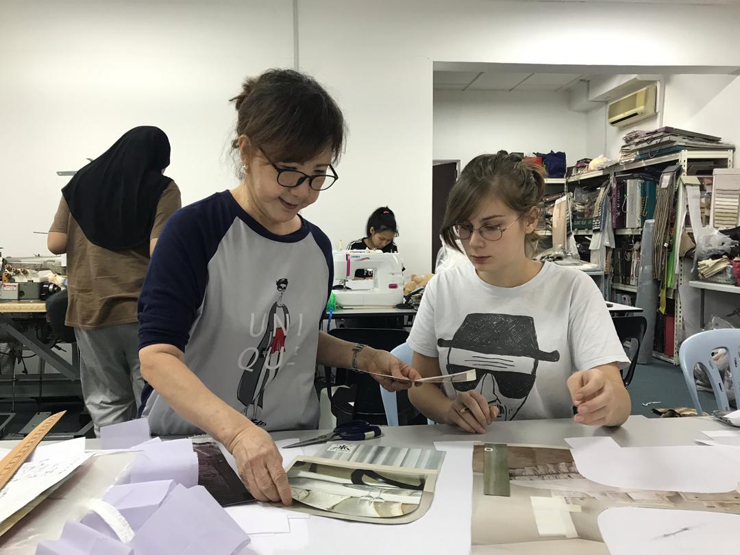 KecharaSoupK's tweet photo. Another day at our empowerment center in Johor Bahru. Today we joined hands and benefitted ladies from recommended by JEWEL. The center is really beneficial to the underprivileged community. #empower #empowerment #kechara #changinglives https://t.co/p9Owlrj84R