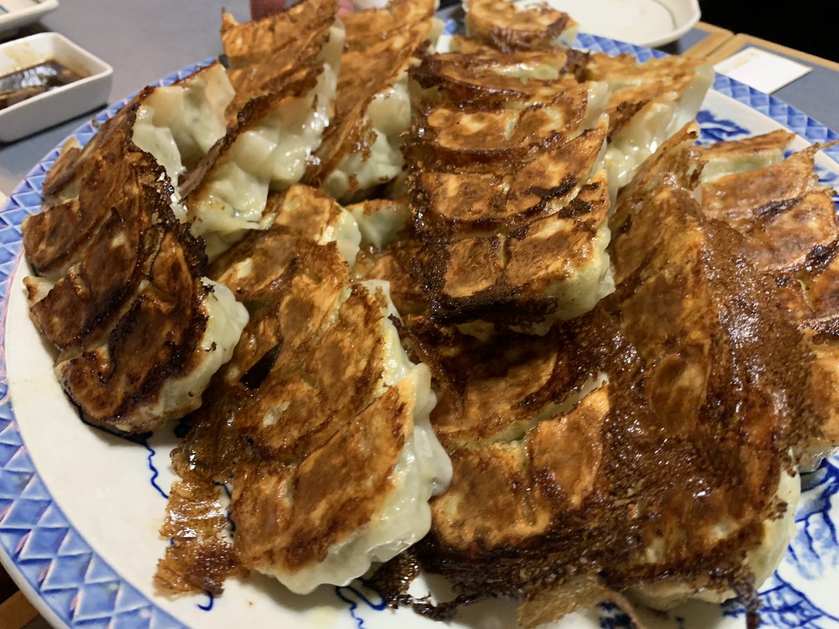 HidebowG's tweet photo. 伝説の餃子６０個🥟！！！
ネーミングがw

いや〜しかし、ビールに合うしすこぶる美味い！ https://t.co/Pdz653XFy7