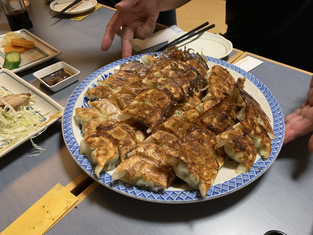 HidebowG's tweet photo. 伝説の餃子６０個🥟！！！
ネーミングがw

いや〜しかし、ビールに合うしすこぶる美味い！ https://t.co/Pdz653XFy7