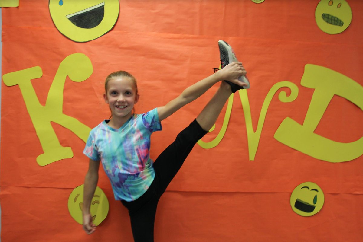 BCMSBison's tweet photo. This week BCMS celebrated “Start with Hello Week” as part of the Sandy Hook Promise to help raise awareness about social isolation and how to prevent it.
Prime Time Intro Video: 
https://t.co/DDIWYn4gmJ
Creating a human chain video: https://t.co/LMe4boKd1w https://t.co/OL83lSU2k0