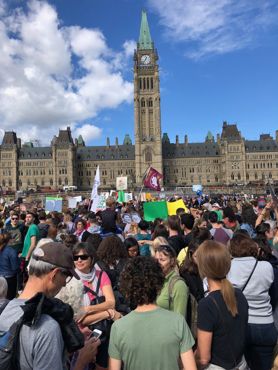 candacelabelle's tweet photo. Marching (again).  So inspirational to see the kids find their power. We need to  be heard!! #climatestrikeottawa ⁦@Reality_Canada⁩ https://t.co/UfVir8rNuV
