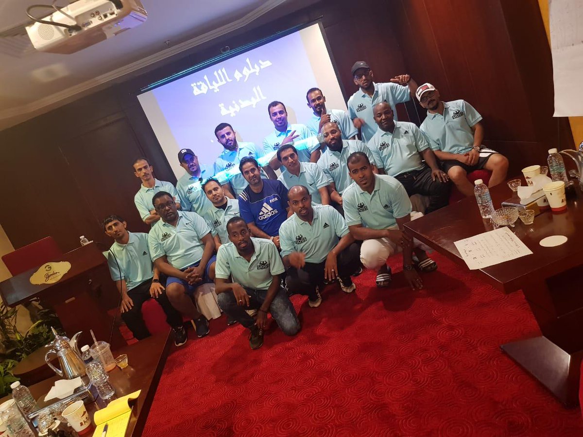 Dr_AliAlahmri's tweet photo. رغم ان دوراتنا ليس لها اعتماد سعودي الا ان الحضور والتميز لعملنا دائما" ما يتسم بالتميز والاحترافيه وبشهادة معظم الدارسين اتمنى ان يكون لهم مستقبل جميل باذن الله 
جانب من الحضور لدورة دبلوم اللياقة 
اراهن ع��ى انهم سيقدمون بانديتهم او اكاديمياتهم عمل مميز مستقبلا" باذن الله https://t.co/4VSjqNBhkm