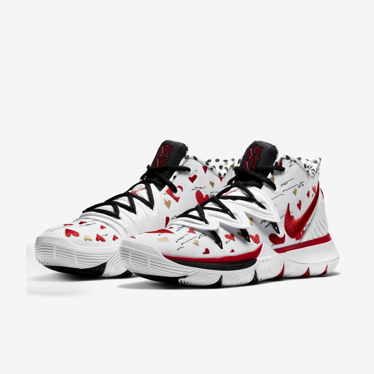 kyrie 5 sneaker room mom black