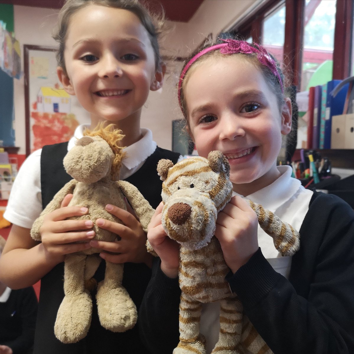 MrsCrerar's tweet photo. 🇫🇷🦁Louie and 🐯Tilly are going home for the weekend. Bon week-end! #Dunipace1plus2 https://t.co/FRwKtnM9Wu