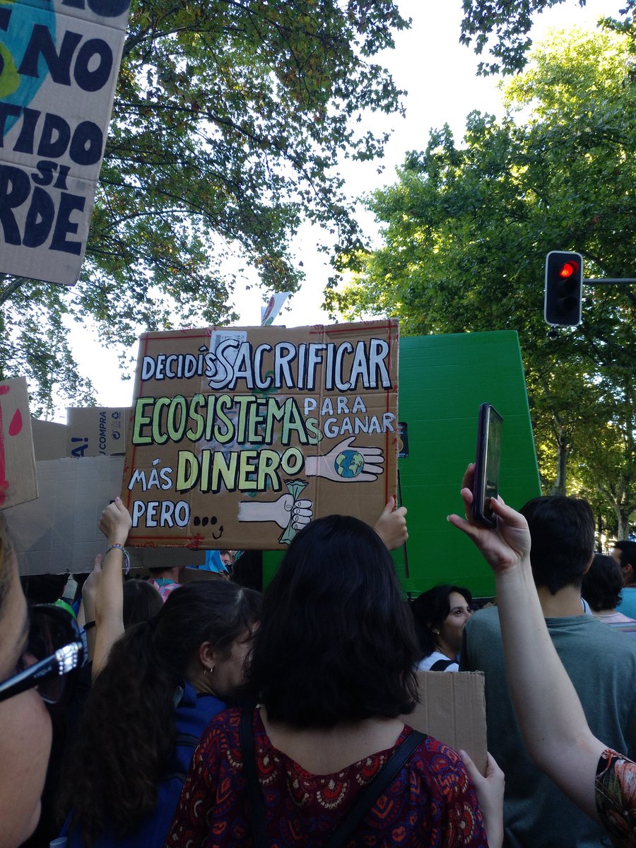 FFF_UAM's tweet photo. ¡Hasta los pulmones de tantas emisiones! #FridaysForFuture #HuelgaPorElClima #HuelgaMundialPorElClima #ExtinctionRebellion https://t.co/F9hkH7SggE