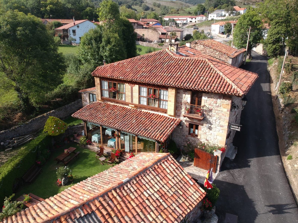 Posadafontibre's tweet photo. A vista de pájaro ! Feliz viernes #Fontibre #Cantabria #PosadaRural https://t.co/rr3npB8N5H