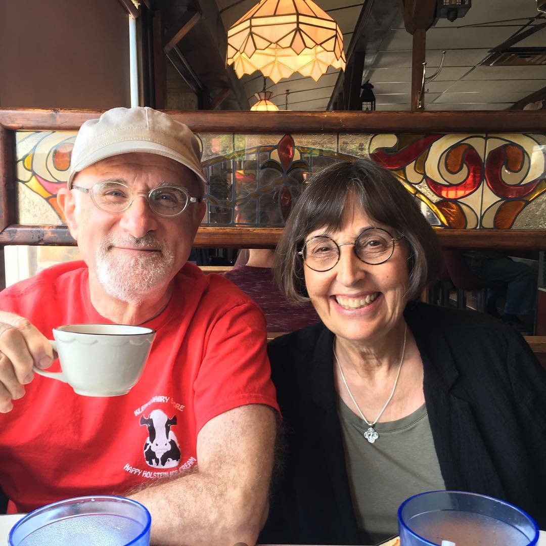 For my  #diner thread, composer  @bobsirota & his wife Vicki at the White Haven Family Diner in PA, a great photo by their daughter Nadia, from 2017. Sirota portrays 4 real-life diners in his 2009 work Diners https://store.cdbaby.com/cd/newhudsonsaxophonequartetI'll review this CD @  http://several-instruments.blogspot.com/ 