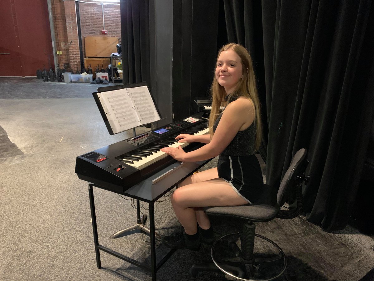 ullafayettevoix's tweet photo. "If music be the food of love, play on"-Shakespeare. #Musicaltheatre #vocalists #musicmajors #theatre #stage #showtunes #knowyourtext https://t.co/L9dsrmRiMw