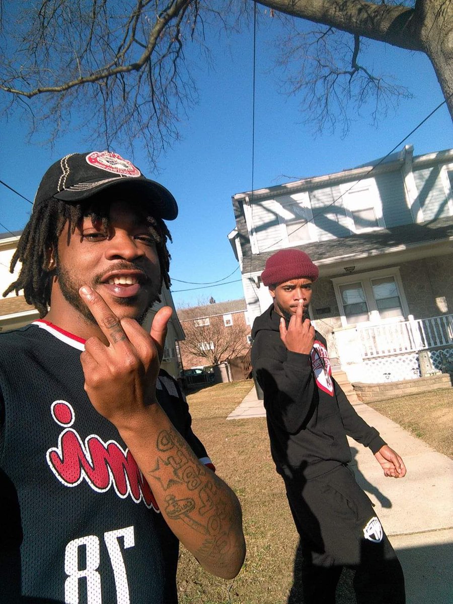 AhhAntt's tweet photo. Rest Up My Brother Can’t STop Crying Thinking Bout this Shit ... 🤞🏽💔💔💔💔#RestUpBurt 💔 https://t.co/jYk8NkLQrK