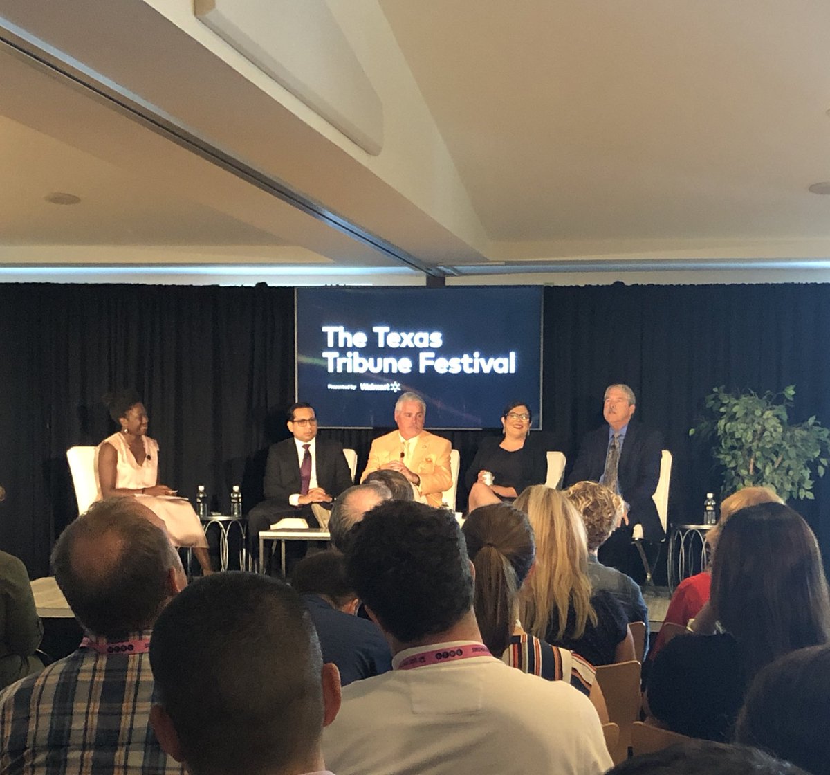 JuliaLGrizzard's tweet image. HB 3 reunion. #wegowayback #TribFest19 #txlege @DiegoBernalTX @DanHuberty @RepMaryGonzalez