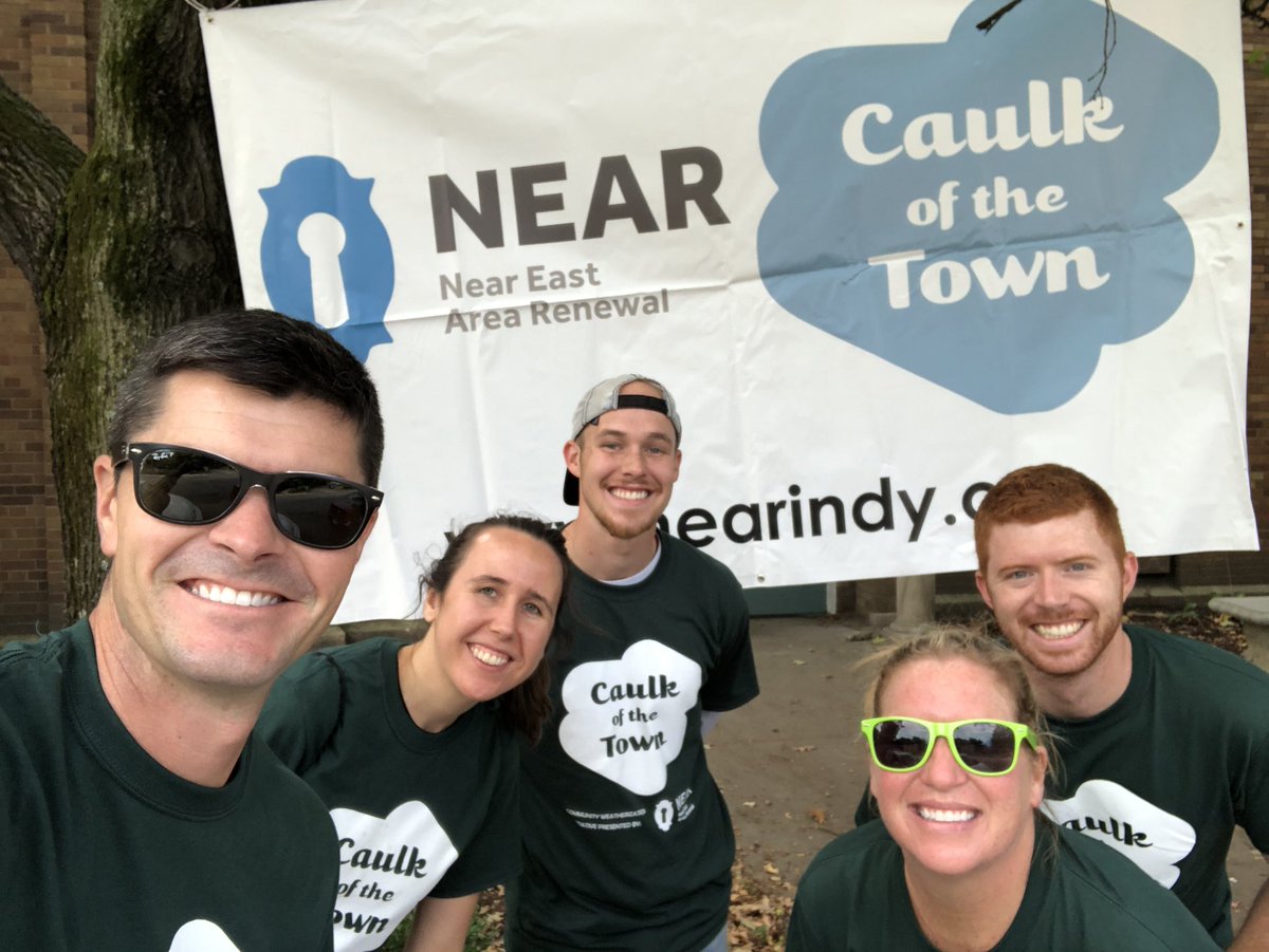 RipcordEvents's tweet photo. IT’S VOLUNTEER DAY! Spent the morning with some fine folks cleaning up the near East side of #Indy! #ripcordgivesback @IndyDoDay https://t.co/v6DX7a9OVN
