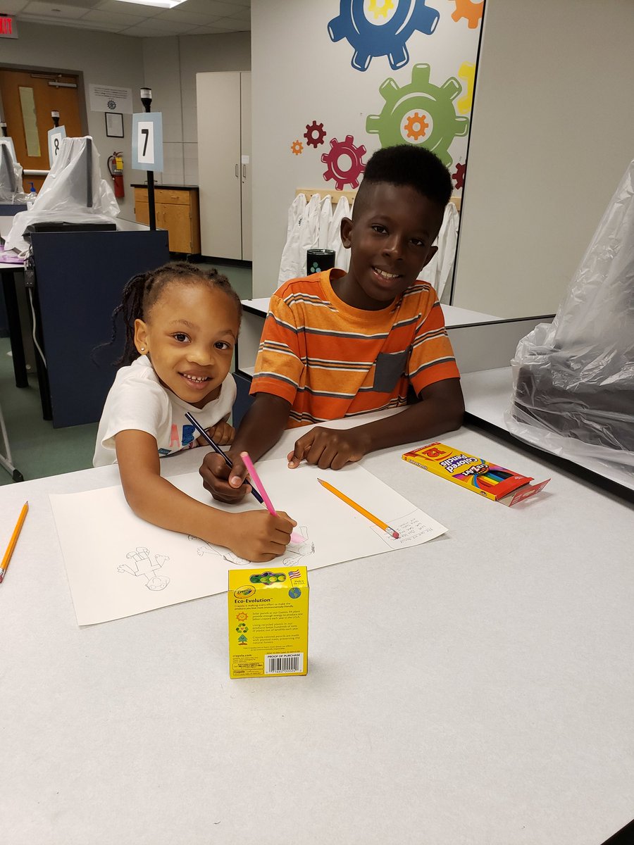MrsSporysz's tweet photo. These amazing 5th graders worked along with their K- buddy to create a narrative together.#collaboration is everything!! The outcome was so much better than expected!  #thisisleaphart #thisis5thgrade #PrideIn5 https://t.co/tENz3UVEmB