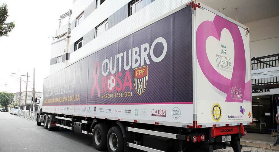 SantosFC's tweet photo. Nos dias 4 e 5 de outubro, uma carreta realizará mamografias gratuitamente para as mulheres da Baixada Santista, em frente ao Salão de Mármore, na Vila Belmiro. É necessário realizar agendamento previamente. #MuitoAlémDoFutebol #OutubroRosa https://t.co/7TJ91V0pKU