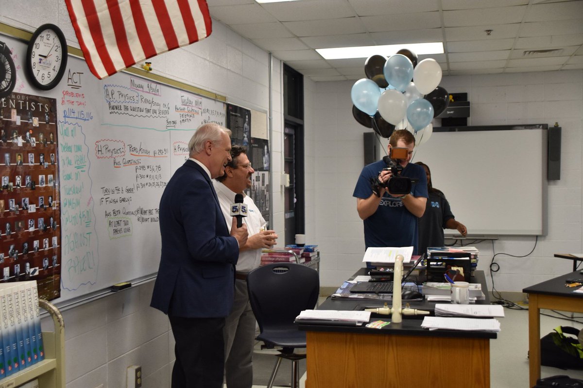 MGM_Vikings's tweet photo. Congrats to Mr. Mutchnick on his @WKRG Golden Apple award. We are so very proud of you and your accomplishments. #BEaViking @MobilePublicSch @empowermcpss @MCPSS_SuperSci @ThreadgillMCPSS @BrackinsKesha @billriales @team_sheriff @swift_supply @RivieraUtil https://t.co/r7QOExI3XN