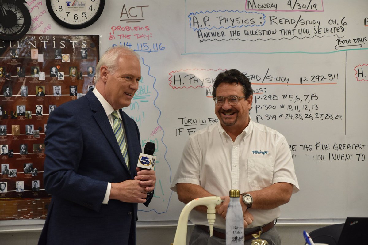 MGM_Vikings's tweet photo. Congrats to Mr. Mutchnick on his @WKRG Golden Apple award. We are so very proud of you and your accomplishments. #BEaViking @MobilePublicSch @empowermcpss @MCPSS_SuperSci @ThreadgillMCPSS @BrackinsKesha @billriales @team_sheriff @swift_supply @RivieraUtil https://t.co/r7QOExI3XN