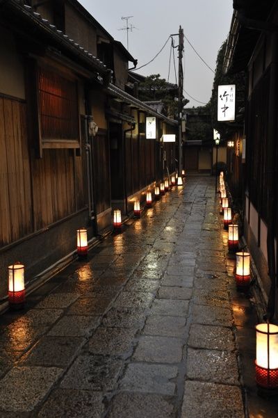 AestheticsJapan's tweet photo. Empty Nights https://t.co/mjLBPQyBh4