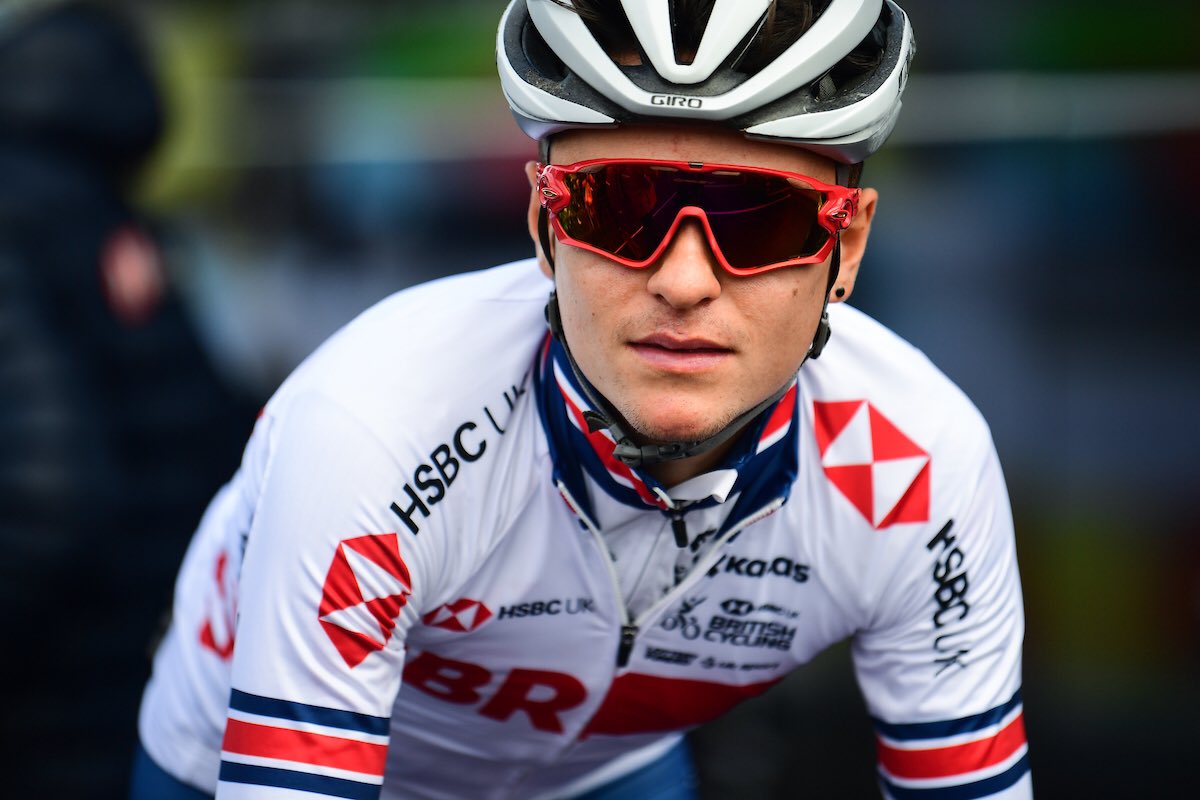 UCI_cycling's tweet photo. A Yorkshireman in the lead group at the #Yorkshire2019 World Championships! 

The 🇬🇧 crowds are going wild for @Tompid! https://t.co/nleZzsOv33
