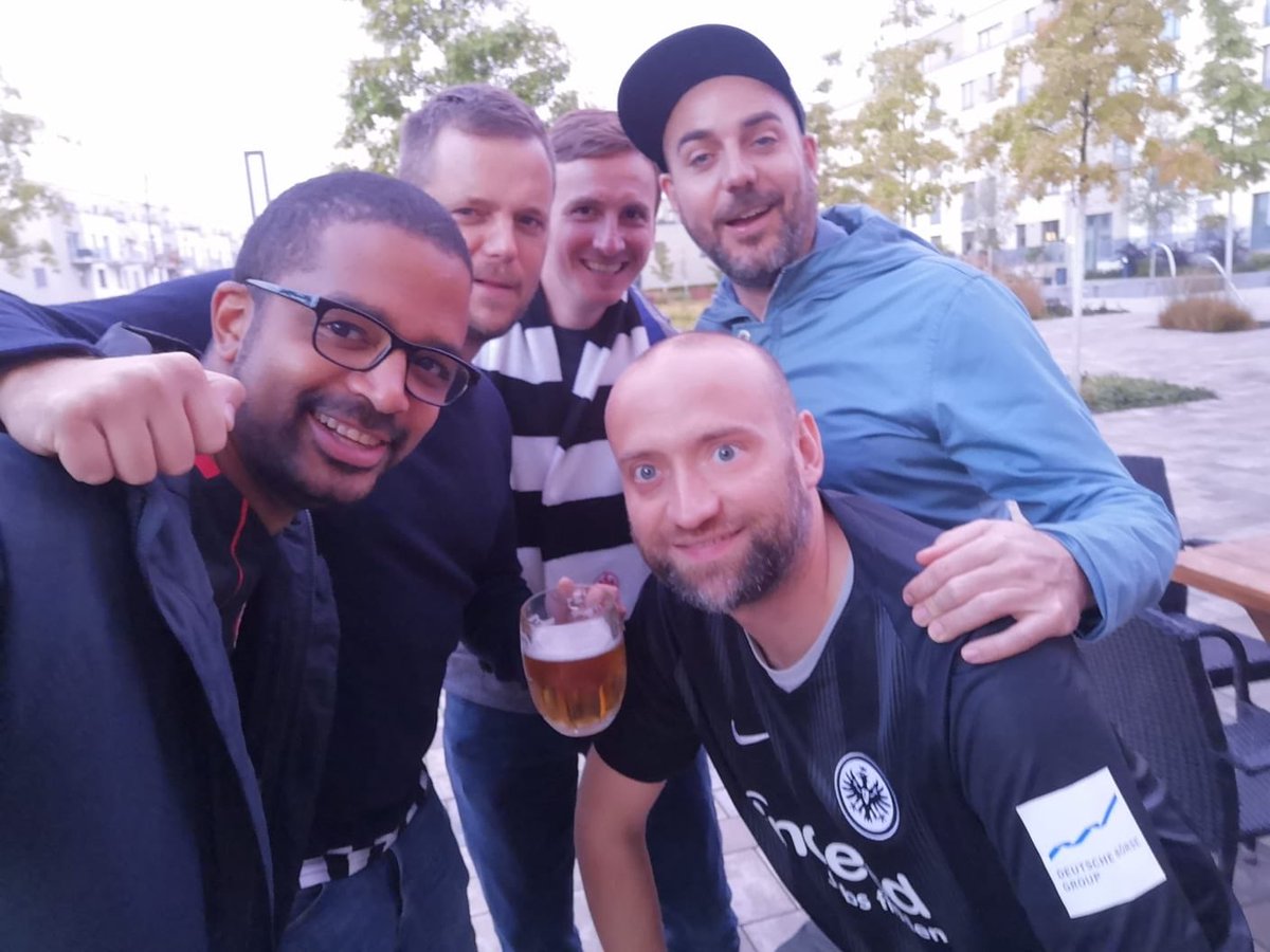 MLTJRS's tweet photo. @Eintracht_eV Und heute wieder vereint. Aber nicht alle mit Tickets. Hat die Crowd noch Connections? Vielleicht @basti_red?  #nurdiesge https://t.co/t9PdfM9EjJ