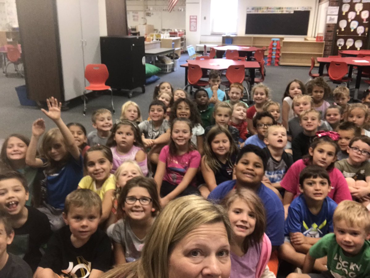 PrincipalCHES's tweet photo. The last group to hear my book was first grade! They were excellent listeners and they really participated in our discussion! So fun! #CHES #SPARKALIGHT https://t.co/CKUX0H26Dq