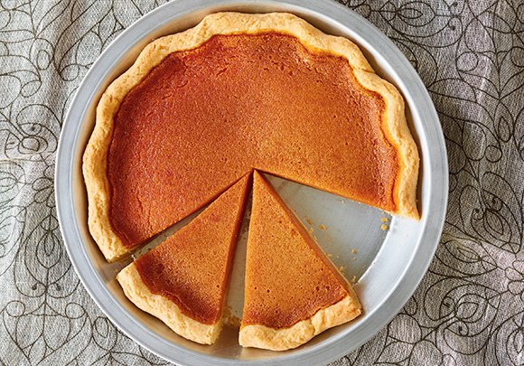 With the tangy-sweet taste of apple pie, the smooth, creamy texture of sugar pie and the golden-brown colour of maple syrup pie, this apple cider tart will certainly amaze!🍎 bit.ly/2mnVPTN
