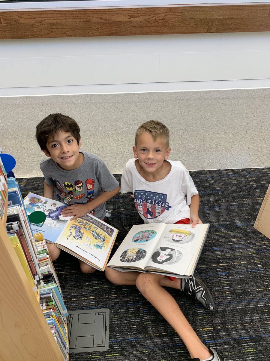 vitullor's tweet photo. Silent reading in our new library! https://t.co/4i5oNNz28t