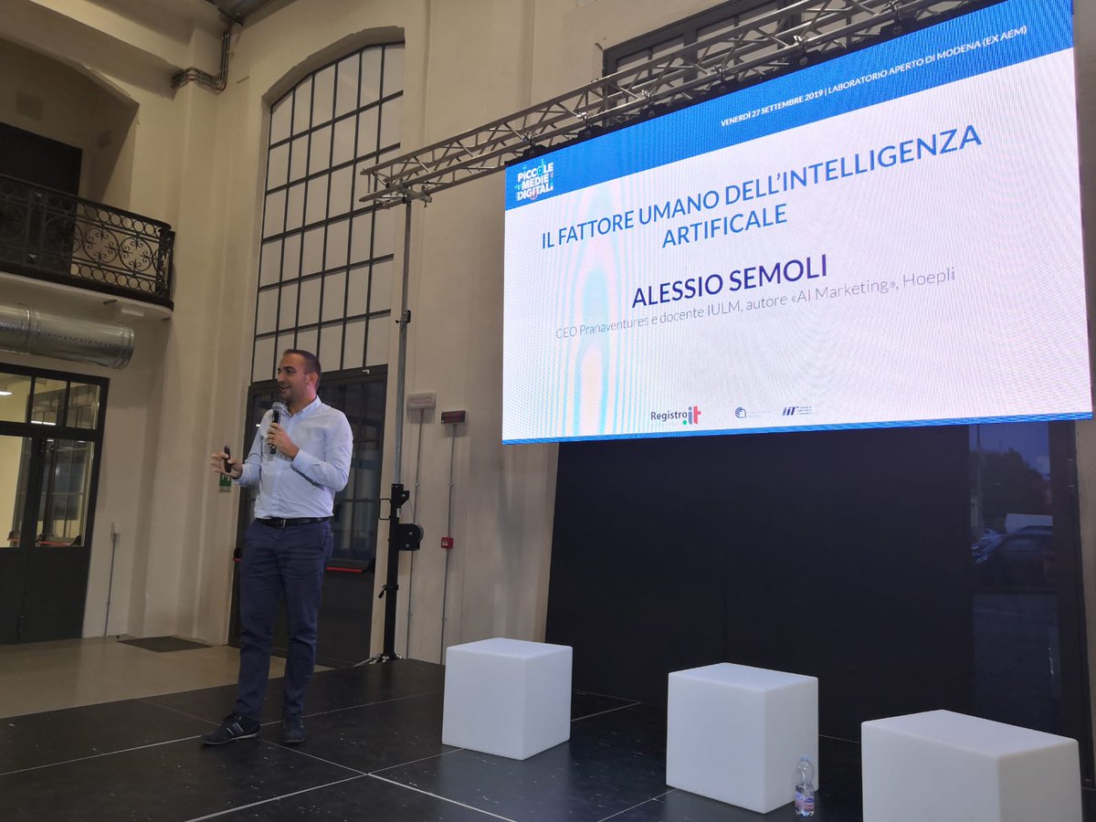Quali sono le potenzialità dell’intelligenza artificiale nel mondo dell’online? Sul palco di #PiccoleMedieDigitali abbiamo Alessio Semoli (<a href="/alessiosemoli/">Alessio Semoli</a>), CEO di  <a href="/Prana_Ventures/">PranaVentures</a> e docente IULM (<a href="/uniiulm/">Università IULM</a>)

#Modena #ArtificialIntelligence #modenasmartlife19
