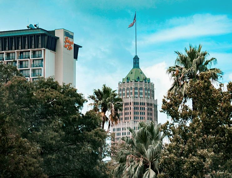 HiltonPalacio's tweet photo. Thank you Leavitt2me Photography for their beautiful 📸 as we celebrate #NationalTourismDay and, of course, #FabulousFriday! We're in good company in this image, which includes the iconic and beautiful Tower Life Building #WeAreHilton #PalacioSA #TowerLifeBuilding https://t.co/GcjbACuk44