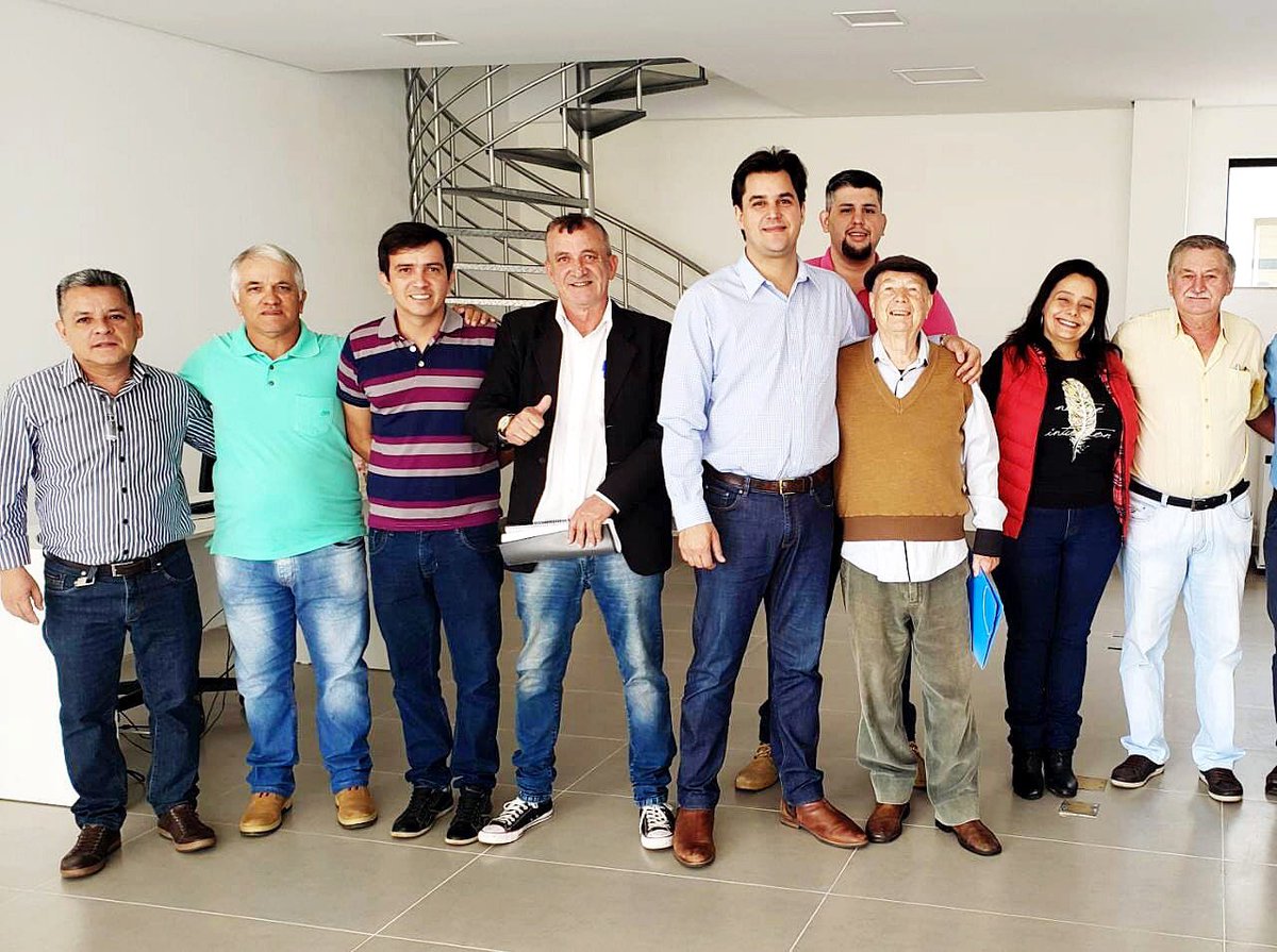 DAVILAFREDERICO's tweet photo. Reunião com os membros do PSL de Capão Bonito e Guapiara (SP). #capaobonito #guapiara #sudoestepaulista #interiordesp #psl #pslsp #deputadofredericodavila https://t.co/DKWIXHTas8