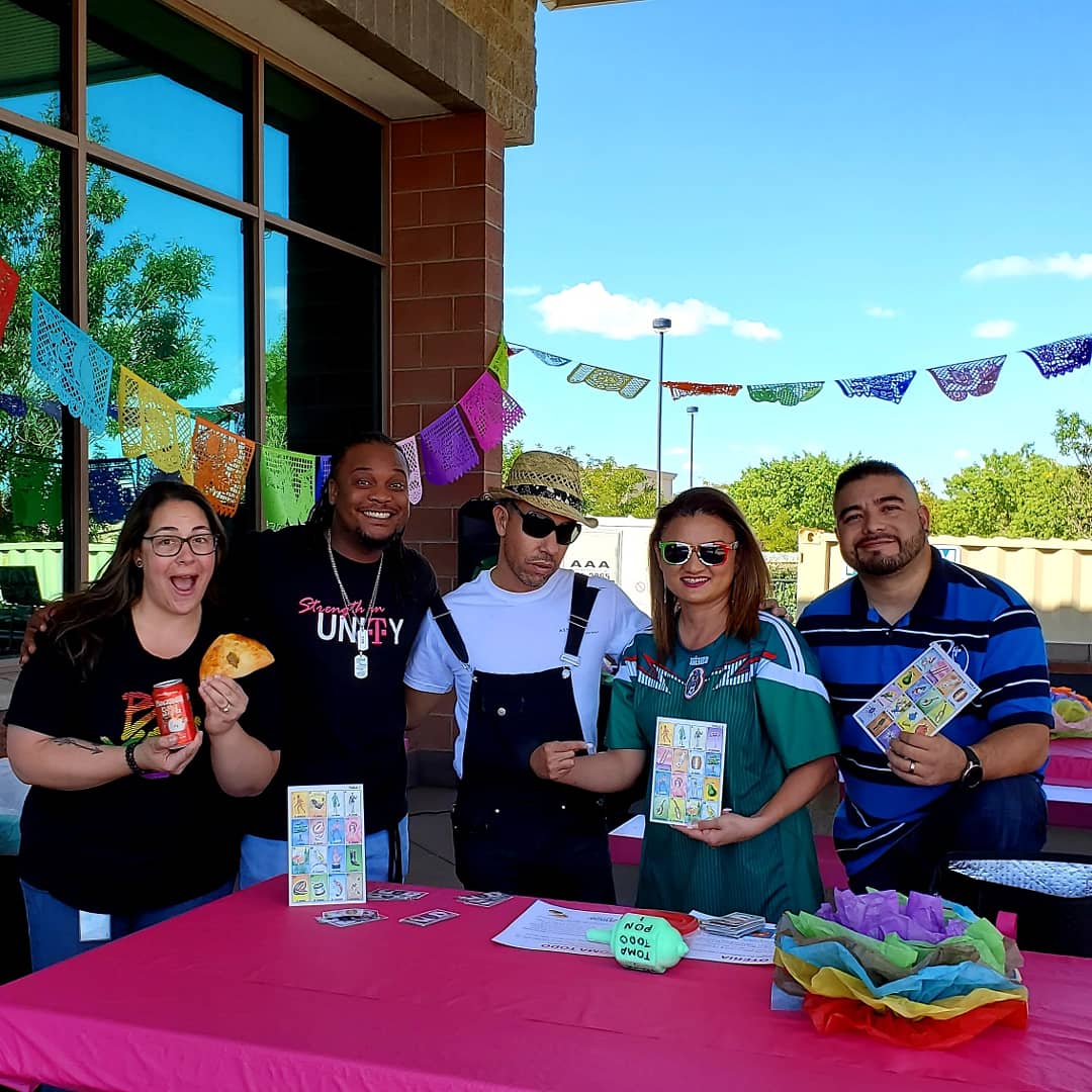 team505menaul's tweet photo. Celebra el mes de la herencia Hispana con nosotros! Come celebrate Hispanic Heritage Month with the D&I team today from 11 am - 3 pm! #salsadancing #piΓ±ata #empanadas #manzanitas #loteria #photobooth #mobilizeforinclusion π @JKalena123 @jgebing @JGarrett505 @CallieField https://t.co/jklITNlguc