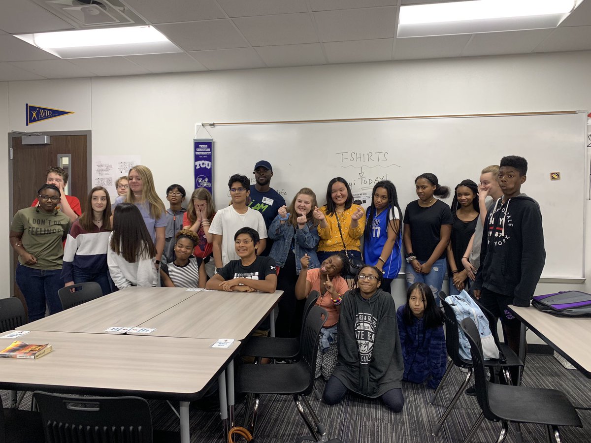 RobinsonAVID's tweet photo. Great guest speaker in AVID today! #stephensimpson https://t.co/Aa2PXvHyDe