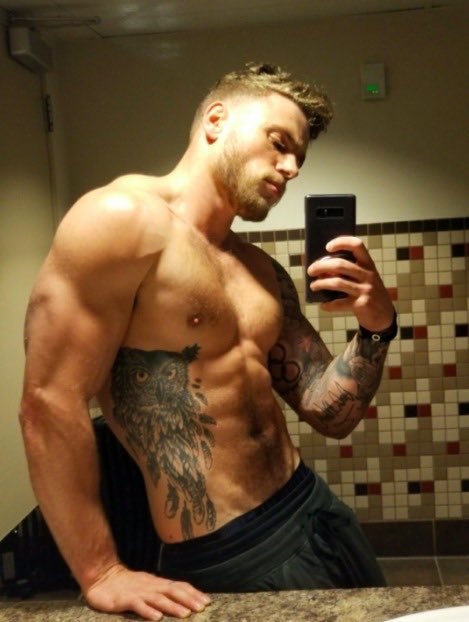 lgbteablog's tweet photo. #AmericanHorrorStory Gus Kenworthy Appreciation Post 😍 https://t.co/nUh7UcibjM